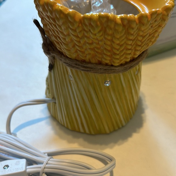 Scentsy Grateful Harvest Premium Wax Warmer - Picture 6 of 14